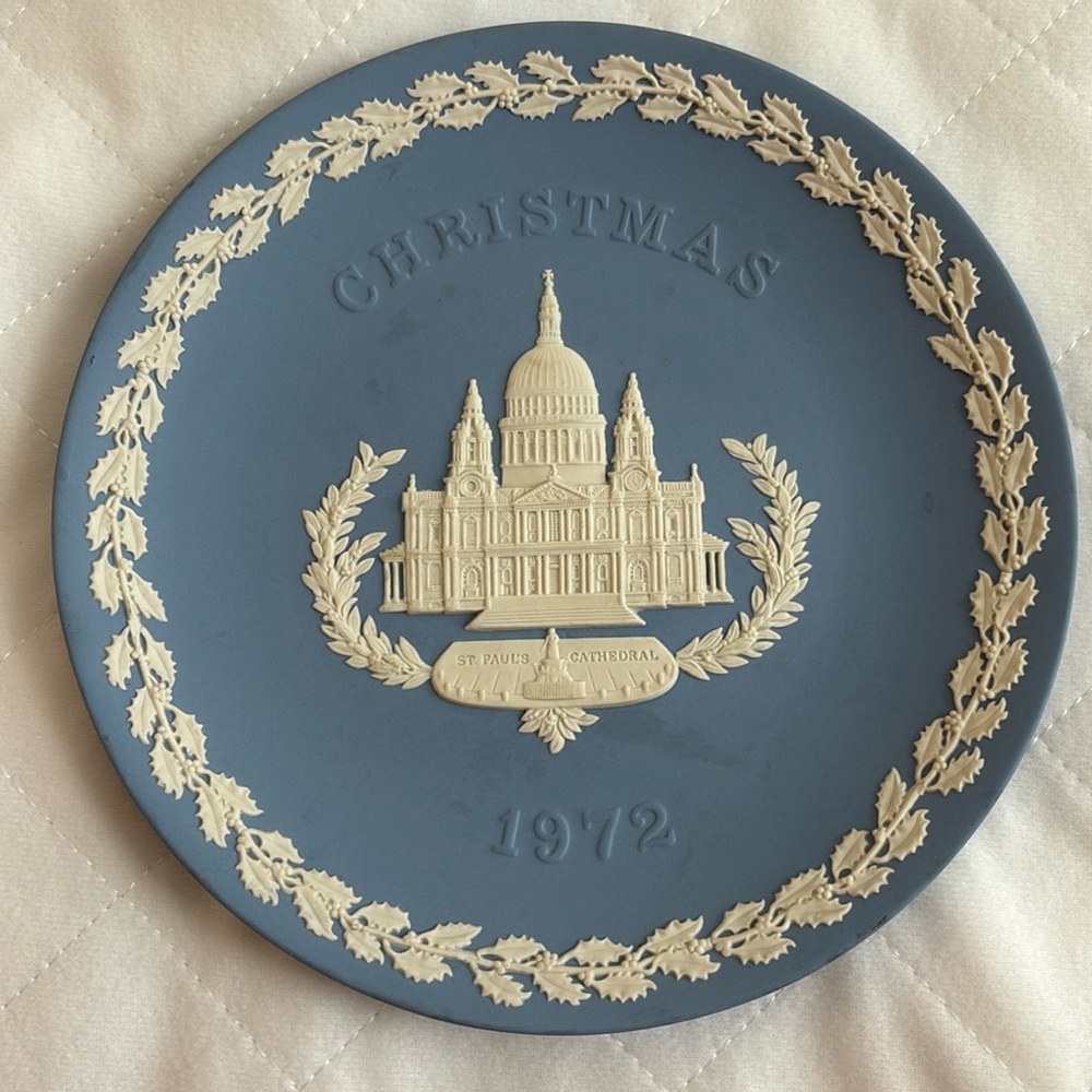 Wedgwood 1972 8inch Christmas plate
